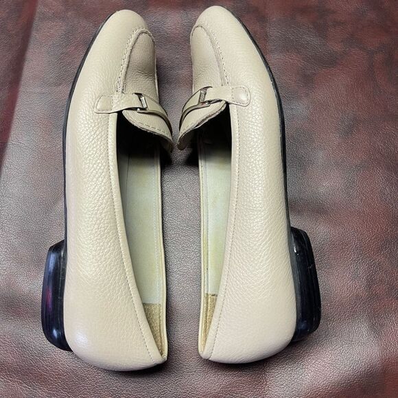 Trotters off white cream loafers flats, size 10 - Picture 12 of 13